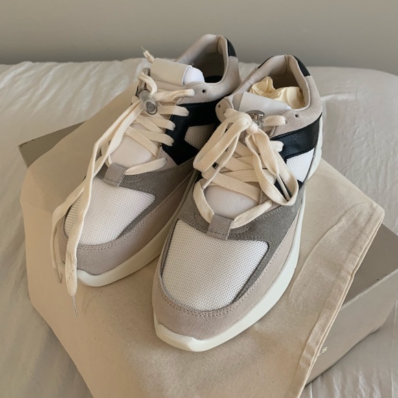 FOG ESSENTIALS DISTANCE RUNNING SHOES